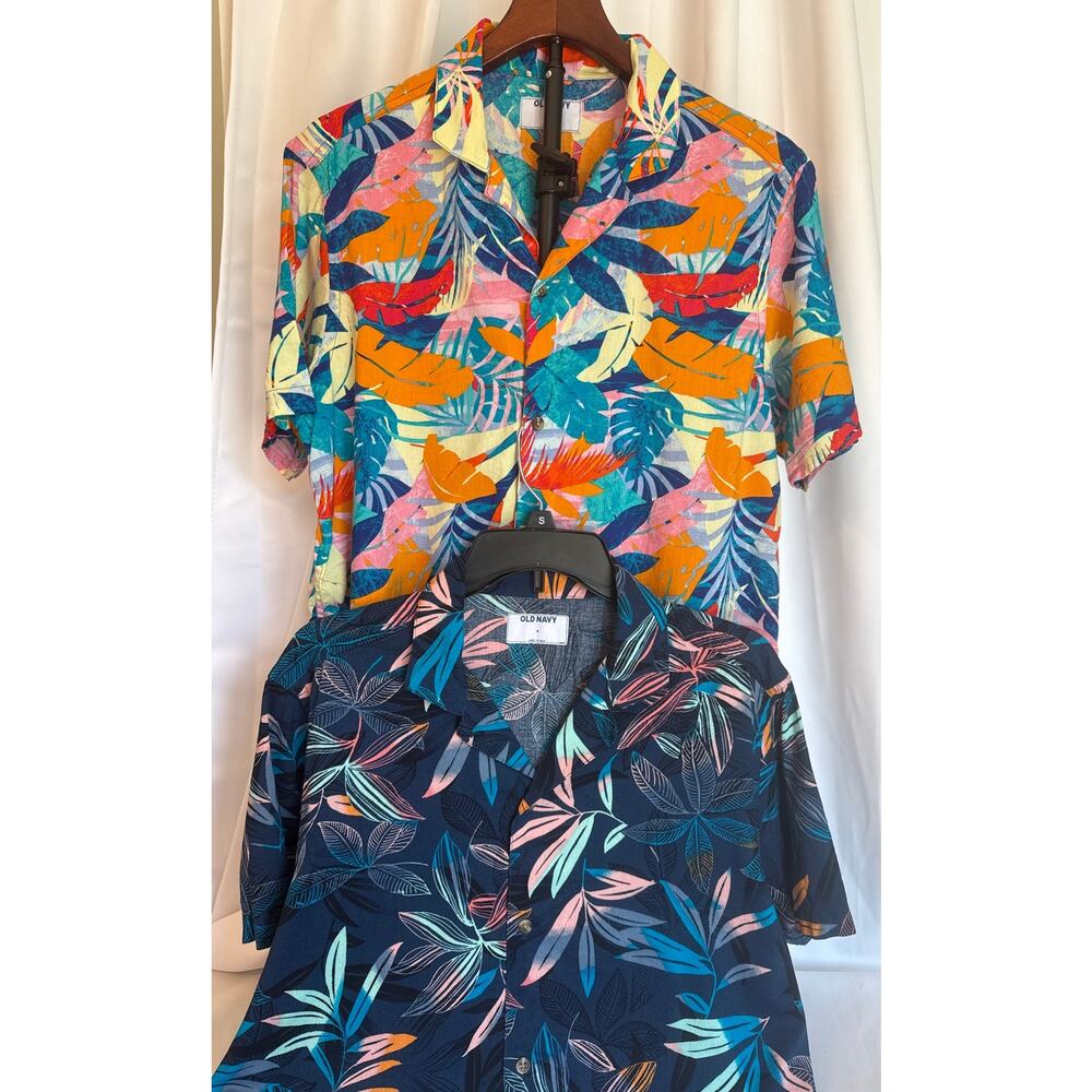 2 Old Navy Men’s Hawaiian Button-Down Shirts – Size Small | Casual Tropical